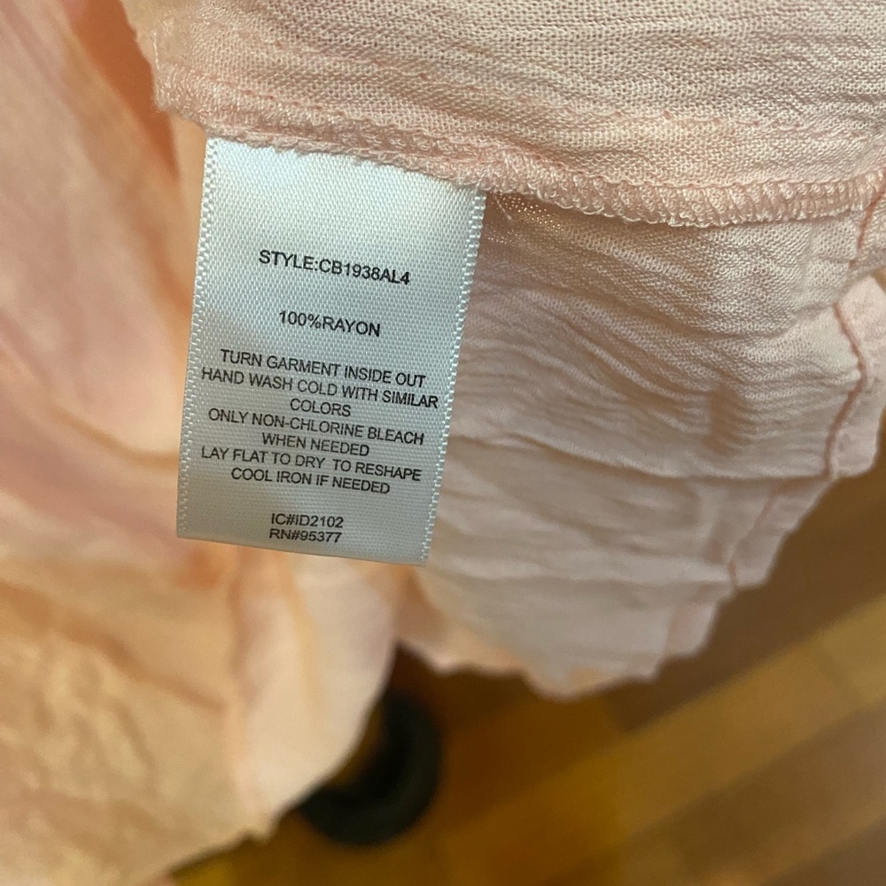 New! Sanctuary Light Pink Women's Blouse. Crinkle fabric! Great base layer! - Picture 3 of 3